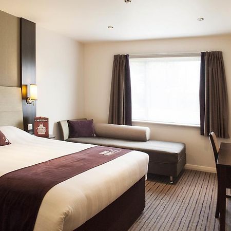 Premier Inn Uttoxeter Exteriör bild