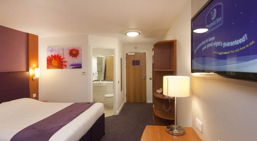 Premier Inn Uttoxeter Exteriör bild