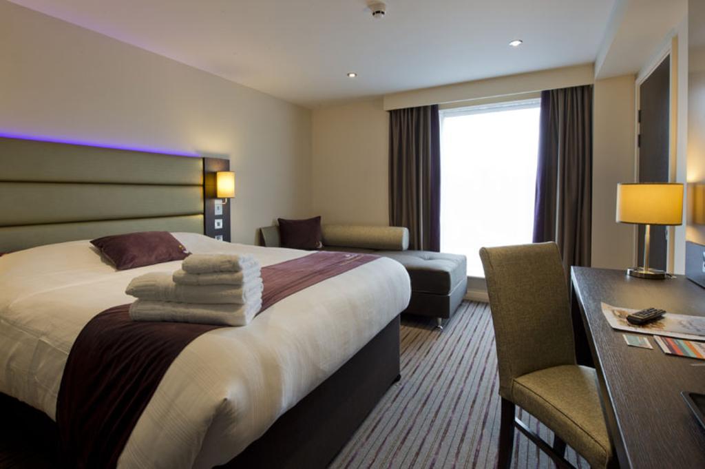 Premier Inn Uttoxeter Exteriör bild