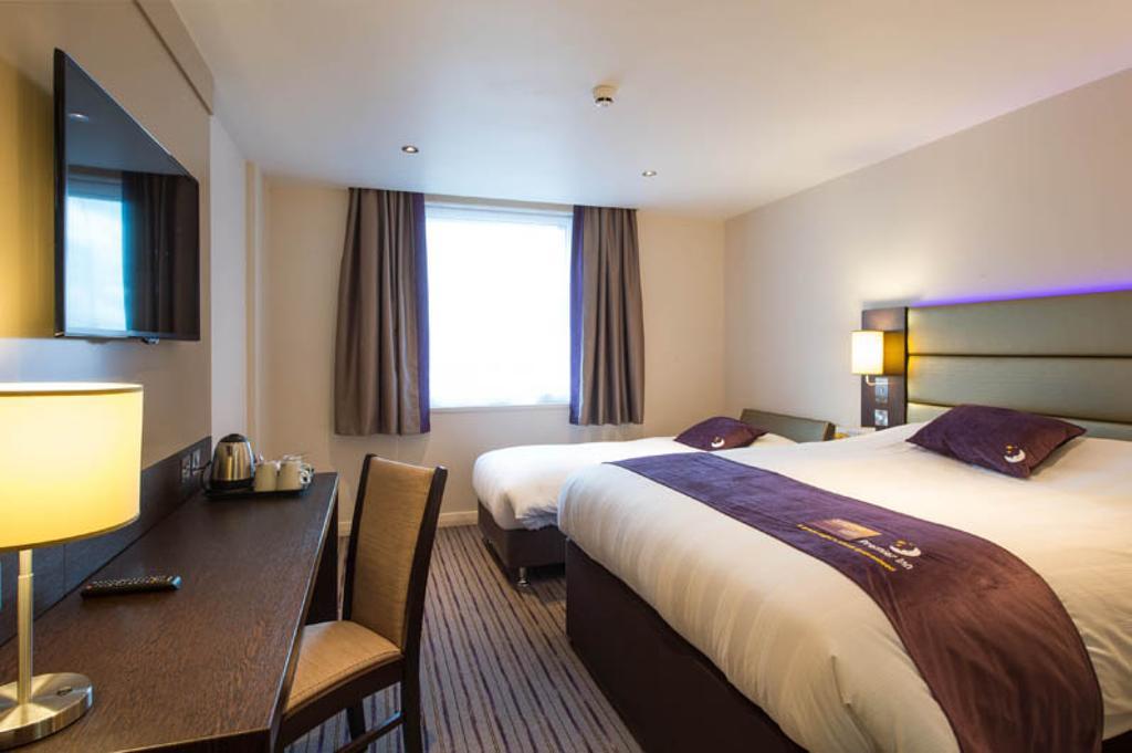 Premier Inn Uttoxeter Exteriör bild