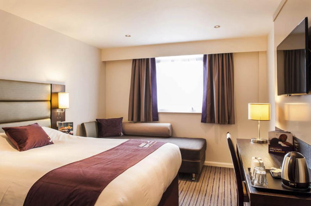 Premier Inn Uttoxeter Exteriör bild