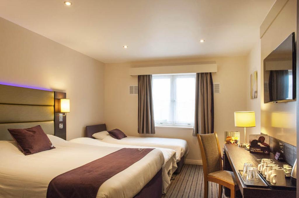 Premier Inn Uttoxeter Exteriör bild