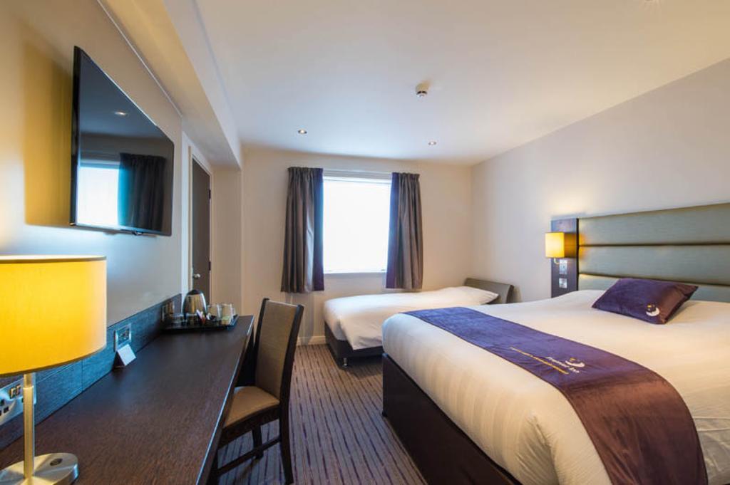 Premier Inn Uttoxeter Exteriör bild