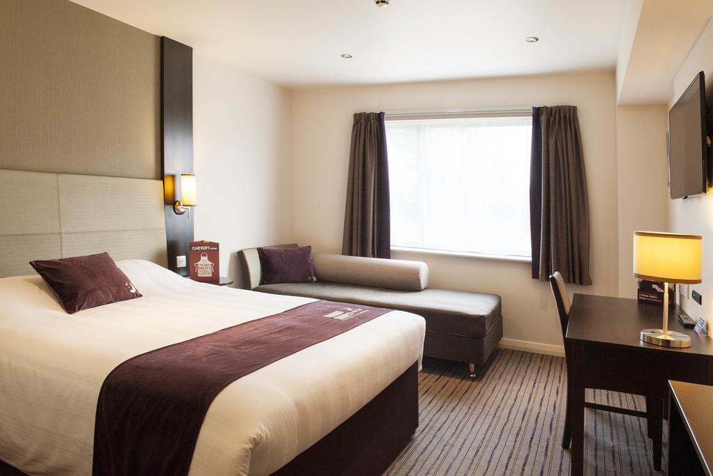 Premier Inn Uttoxeter Exteriör bild