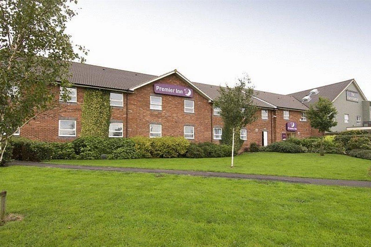 Premier Inn Uttoxeter Exteriör bild