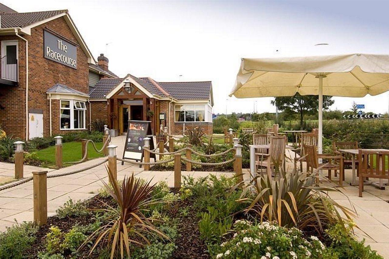 Premier Inn Uttoxeter Exteriör bild
