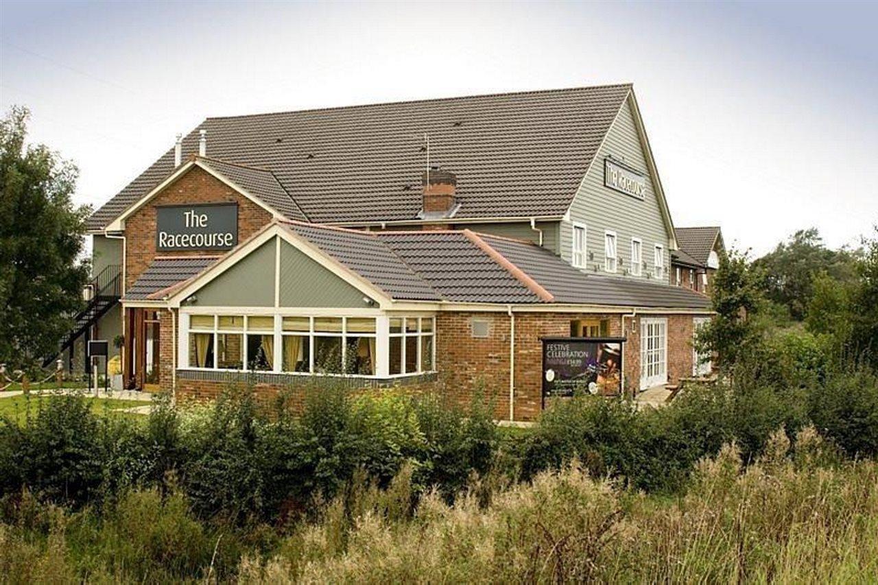 Premier Inn Uttoxeter Exteriör bild