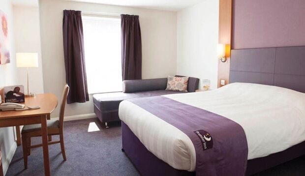 Premier Inn Uttoxeter Exteriör bild
